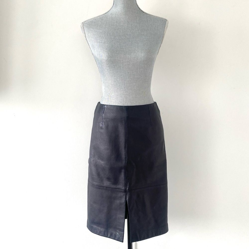 Yansi Fugel Elegant Black Leather Skirt Sz 6 Statement Timeless Luxury Chic